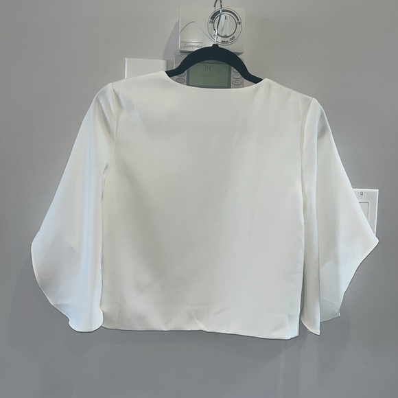 Mare Mare Anthropologie Veronica V-Neck Flare Sleeve in white - Picture 6 of 9